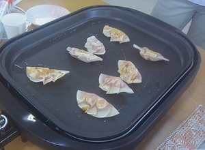 餃子の皮で作るピザ.jpg