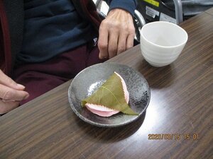 R2.3.15 喫茶店写真さくらもち.jpgのサムネイル画像のサムネイル画像