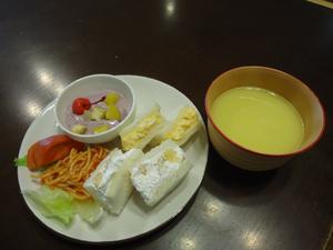 GHU８月分ブログ写真サンドウィッチ.JPG